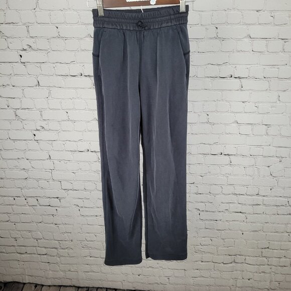 Lululemon Grey Soft Mid Rise Straight Leg Athleisure Pants Size 0 (22x28) - Picture 1 of 12